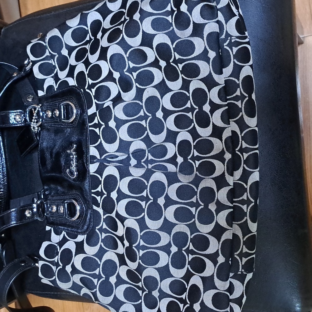 Euc Coach Ashley bag beautiful signature bag  F15510. 🌺Offers Welcome🌺 - Picture 3 of 8